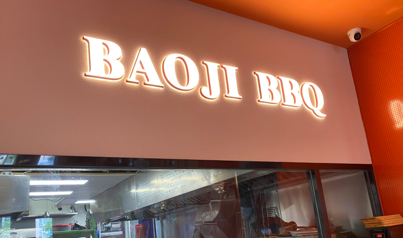 上海广告招牌厂家推荐：从特色小店到品牌连锁的全场景破局方案(图1)